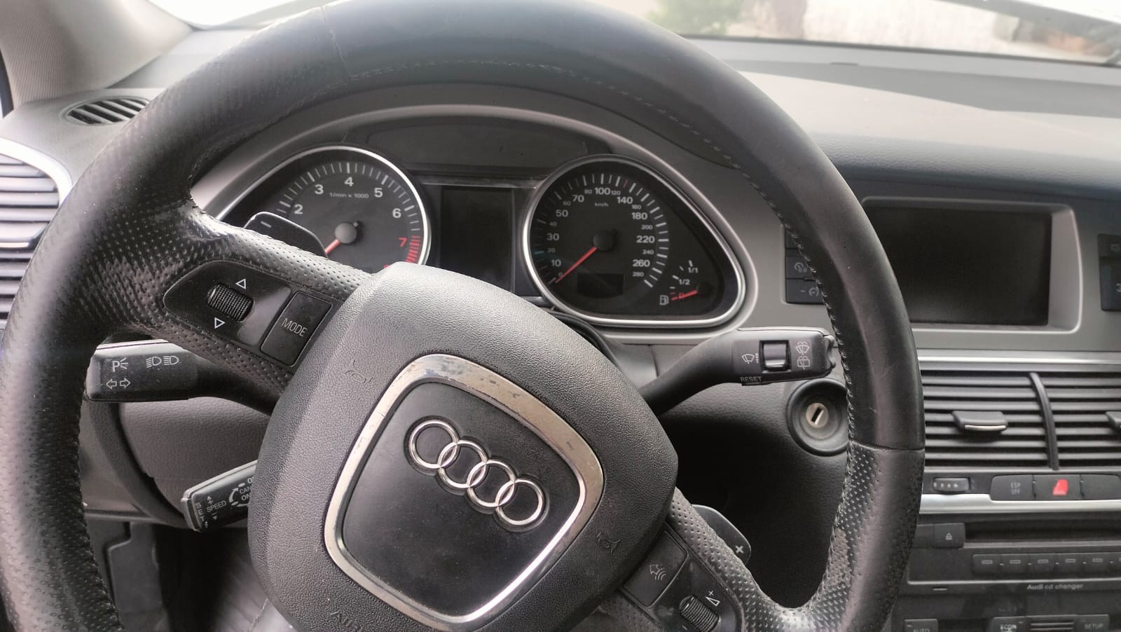 Interior de auto europeo para diagnóstico